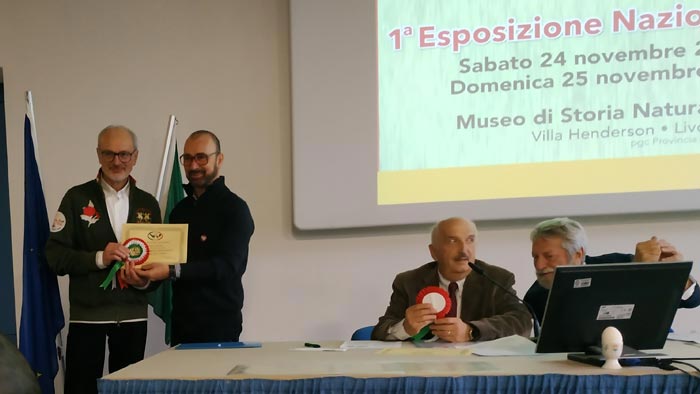 La premiazione dell'allevatore Ugo Cavagnini (gallo campione di colorazione)